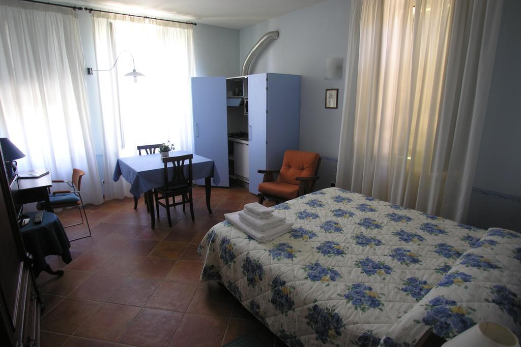 Villa D'Azeglio Albiano dʼIvrea Værelse billede